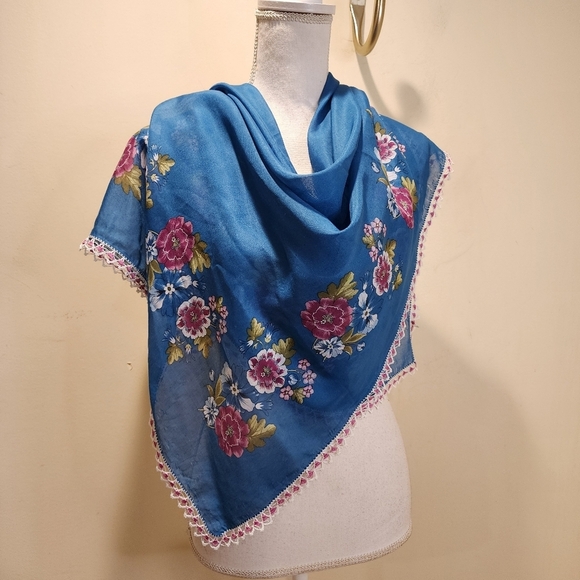 WOMEN'S Large Blue Floral Light Weight Scarf 37" x 39" - Picture 7 of 10